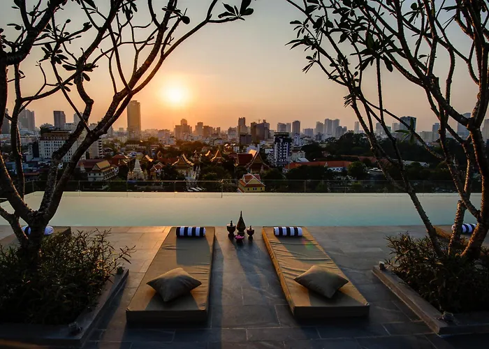 Hotels with pool Glow Park Grand Royal Palace